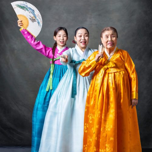 Four-generation Sori lineage overcomes hardship, preserves Korean tradition